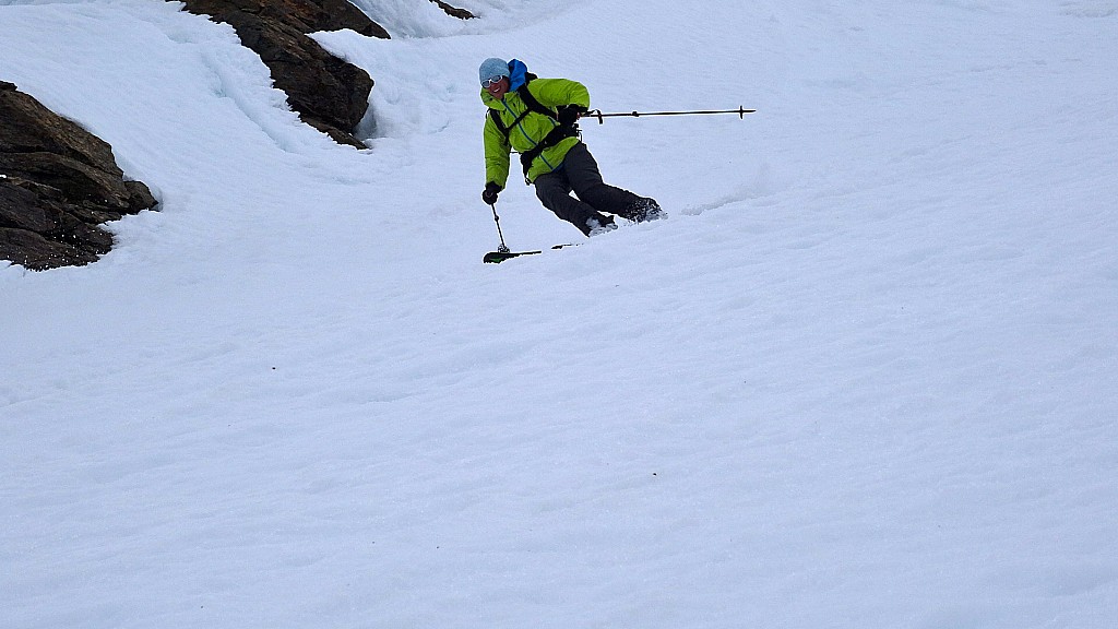 Erin dans les couloirs NW : du Breiduskardahnukur !