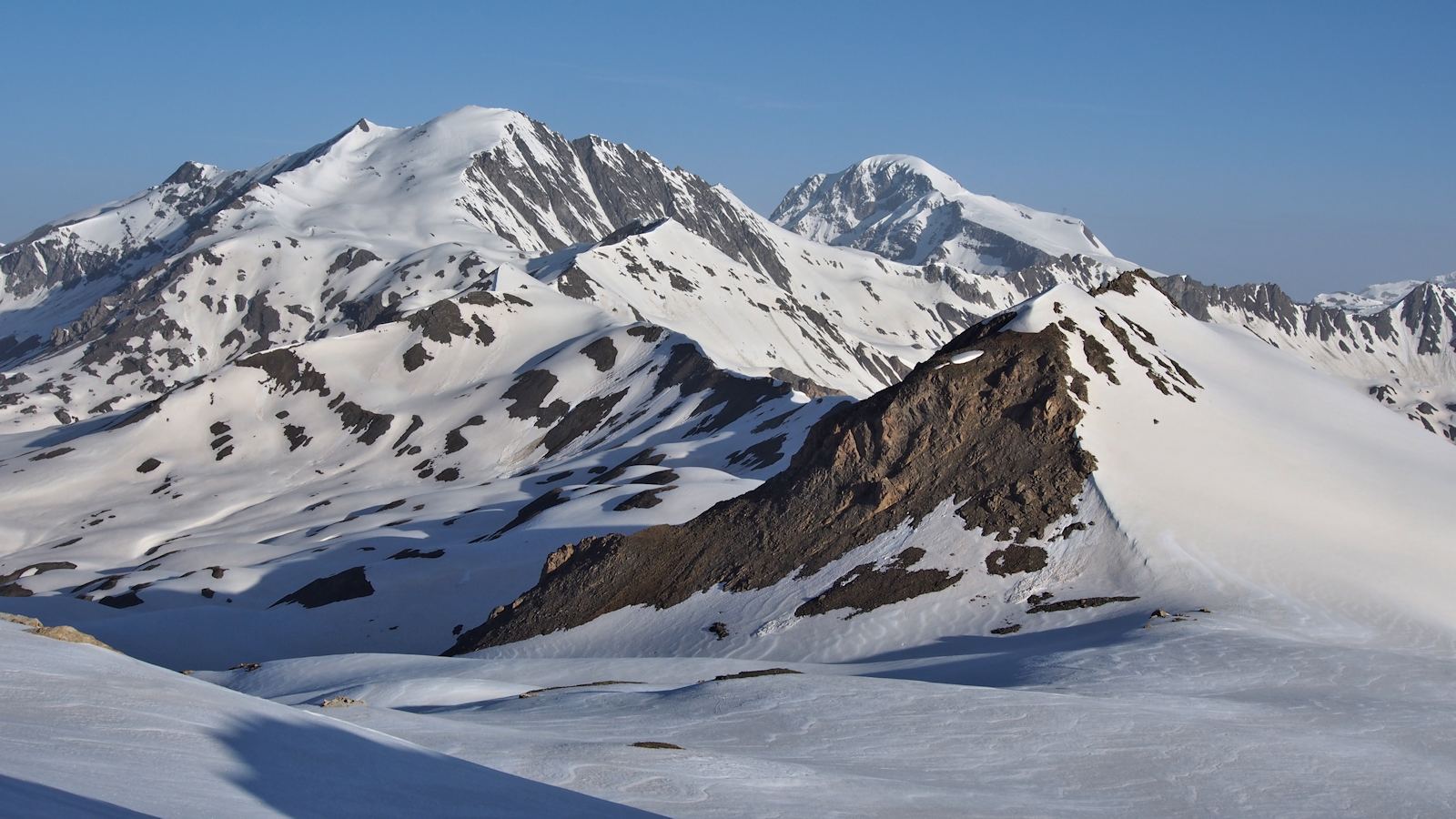 Vers le col du Pisset : Avant de poursuivre sur le glacier des Roches Blanches.