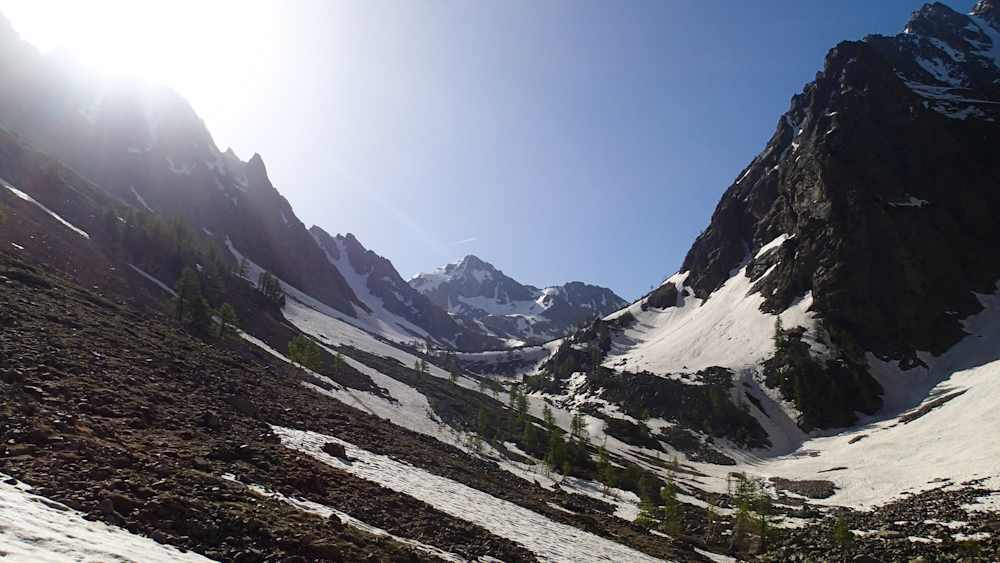 #3 Le vallon du Lourousa : encore skiable au-dessus de 2100m Le vallon du Lourousa : encore skiable au-dessus de 2100m