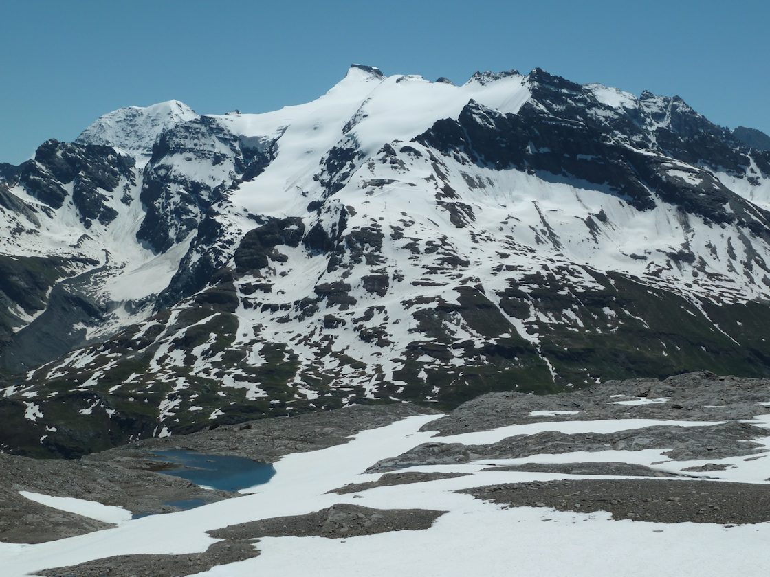Bas du glacier des Roches : Vue sur le groupe Albaron, Ciamarella