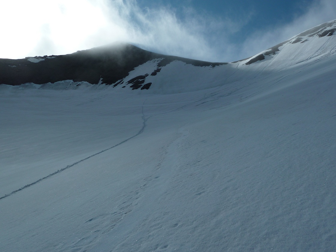 Grande Aiguille Rousse : Versant Nord, après avoir contourné la pointe 3343. Les nuages sont déjà là.