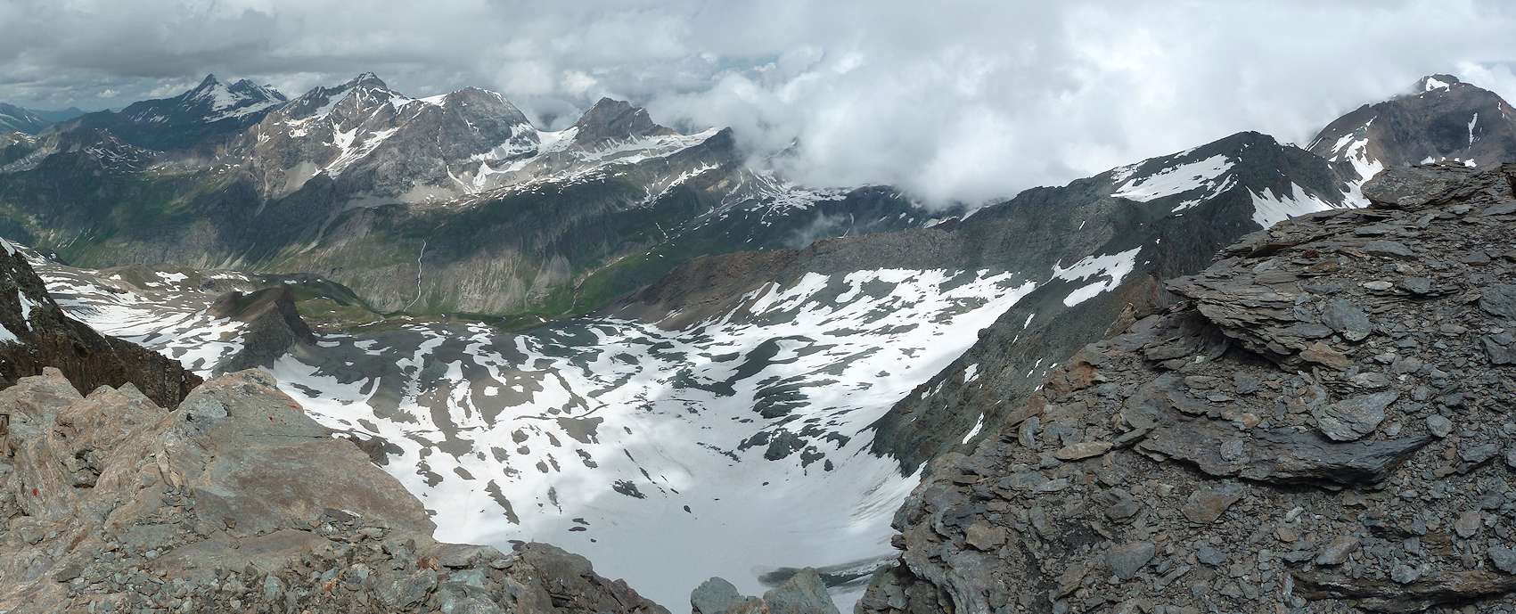 Sommet de l'Aiguille Pers : Vue au N : glacier de Pers, Sassière, Tsanteleina, Bazel, Bassagne, Gros Caval, Petite et Grande Aiguille Rousse.