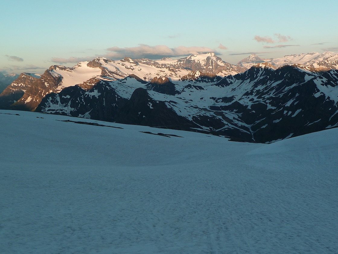 #17 Glacier du Pisaillas : Lever de soleil sur le secteur Méan Martin Glacier du Pisaillas : Lever de soleil sur le secteur Méan Martin