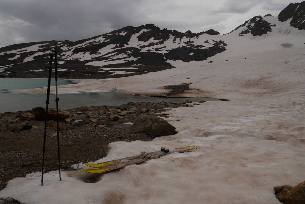 #13 Etendard : Front de glacier, avec son petit lac Etendard : Front de glacier, avec son petit lac