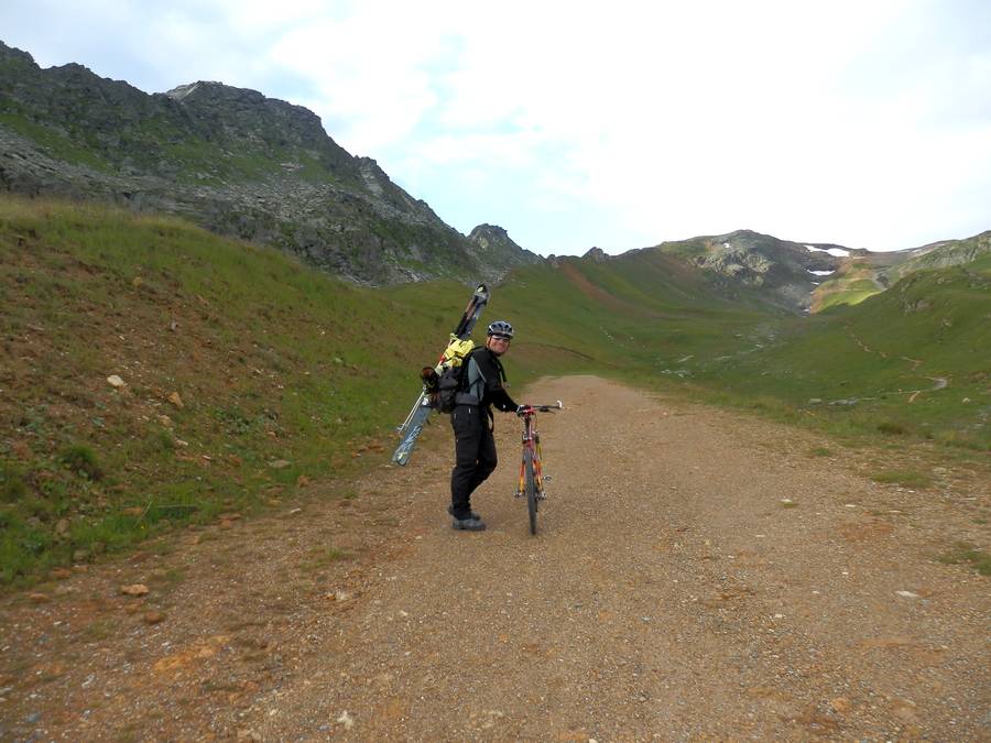 #2 Montée en VTT : Le gros du pentu est derrière nous, ouf ! Montée en VTT : Le gros du pentu est derrière nous, ouf !