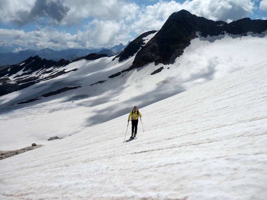 #9 Montée vers l Montée vers l'objectif : Pas d'autre skieur en vue, deux ou trois cordées au sommet ce matin