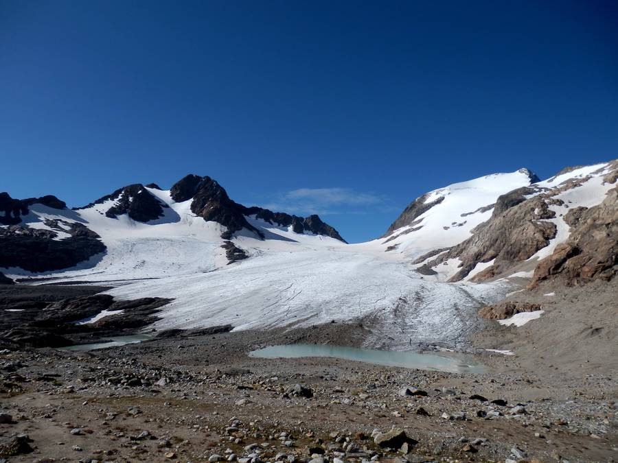 Arrivée au glacier : Seule la face principale est skiable