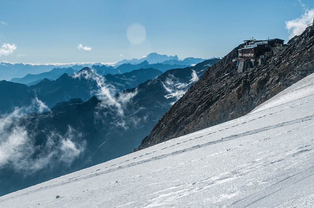 #5 Punta-Gnifetti-2014 : Refuge Gnifetti 3610 m Punta-Gnifetti-2014 : Refuge Gnifetti 3610 m