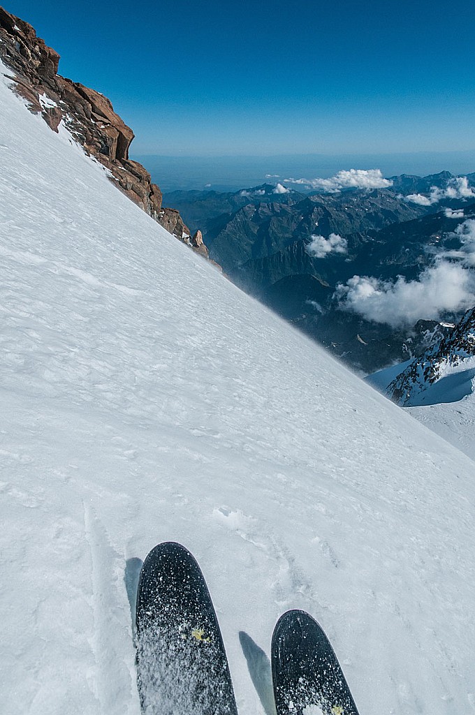 #1 Punta-Gnifetti-2014 : Avec le vent du nord, même en milieu d Punta-Gnifetti-2014 : Avec le vent du nord, même en milieu d'AM, aucun dégel donc, ça gratte bien sous les Zag mais bon, c'est court.