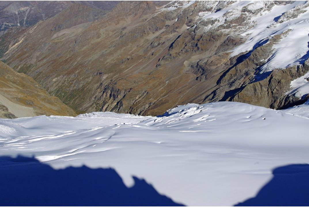 Les mystères de l'EST : A l'est du GRAND PARADIS s'étend le glacier inaccessible de la Tribolazzione... plus facile à rejoindre du haut... qu'à remonter du bas de vallée...
