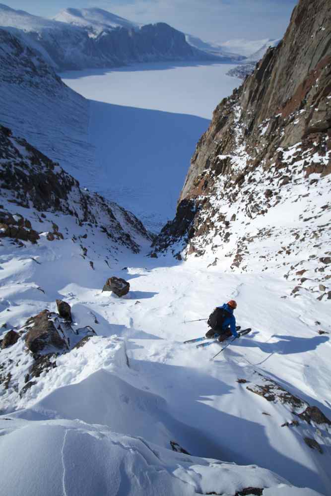 Rémi attaque la descente : Photo de Thibaut Lacombe