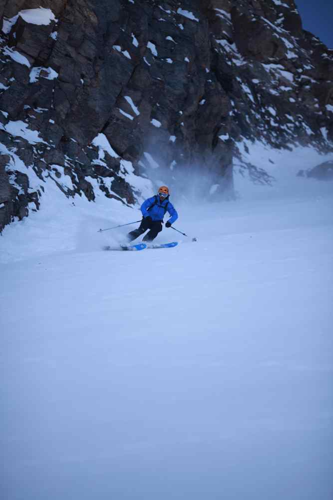 Plus bas le couloir s'élargit : Photo de Thibaut Lacombe