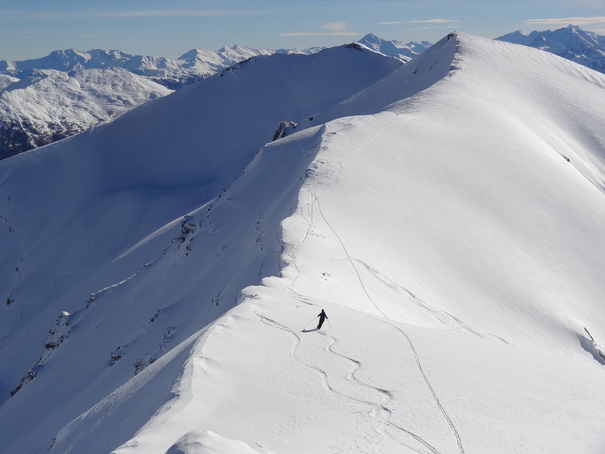 Descente sur la crête : on cherche le passage de la corniche