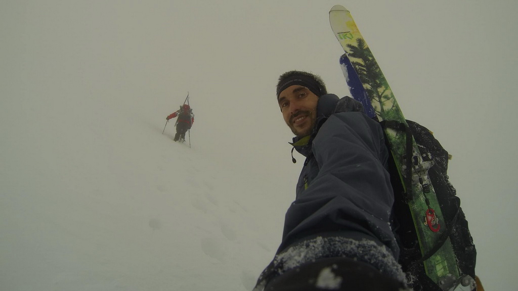 #1 Pour une première sortie avec Chris06, les conditions sont sévères... On fera demi tour 100m sous le sommet par précaution ! Pour une première sortie avec Chris06, les conditions sont sévères... On fera demi tour 100m sous le sommet par précaution !