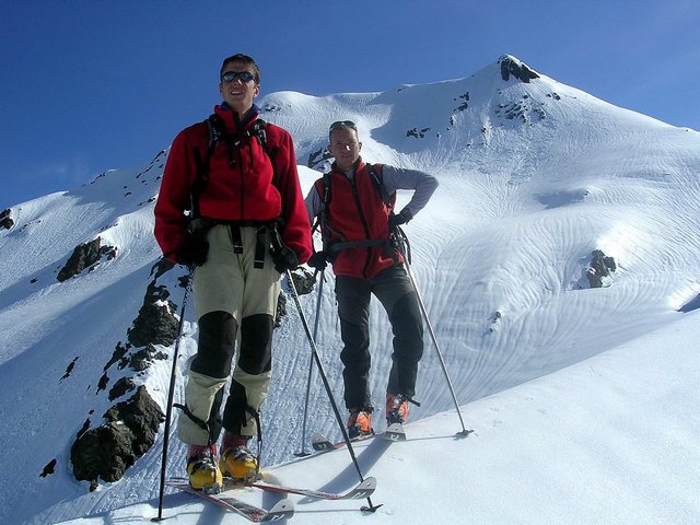 #2 descente du couttet : sommet du couttet juste derriere la tête de Moms descente du couttet : sommet du couttet juste derriere la tête de Moms