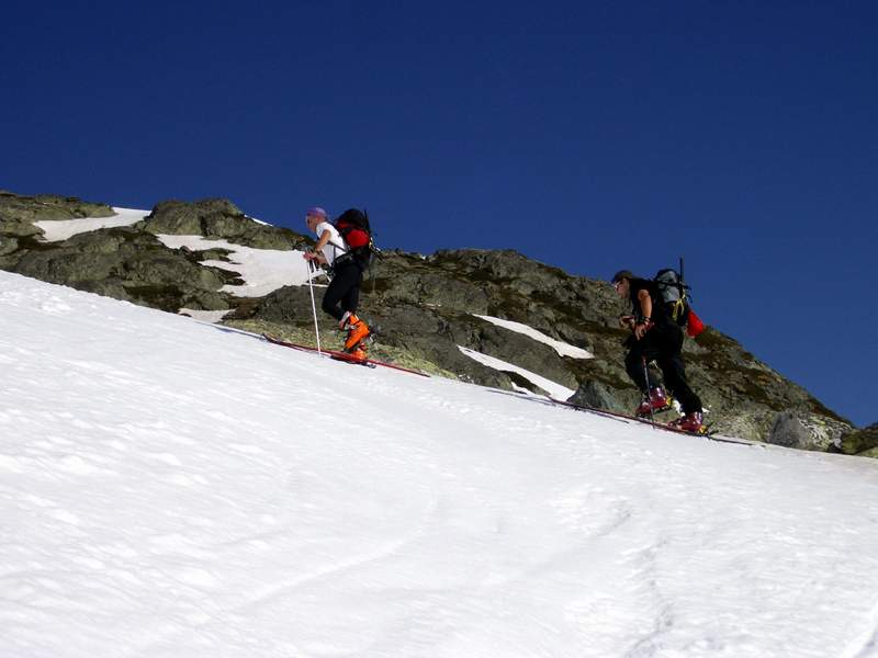 #5 Remontée vers l Remontée vers l'Argentière : Après la descente du Coup de Sabre, Moms et Al, repartent à foulées soutenues en direction du Glacier de l'Argentière.