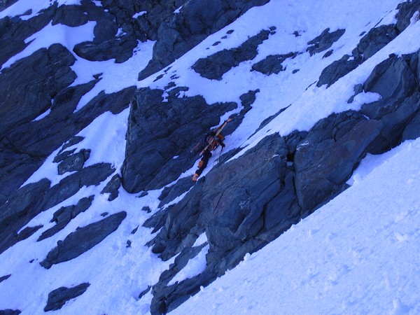 scabreux : Jeroen dans le scabreux. La sortie du Jour contrairement au topo est expo 3