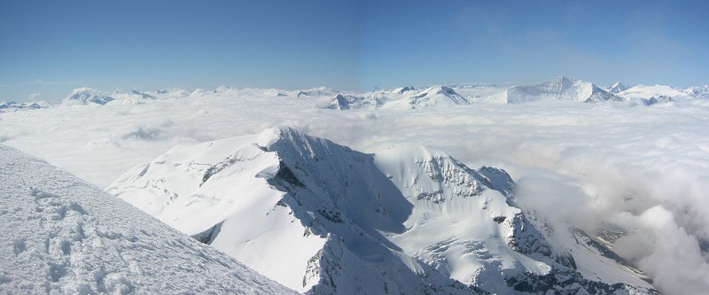 Dome de la Sache : Panoramique du dome de la Sache, vu du sommet du Mont Pourri avec un le dome de la Platière à droire un 4.3E1 de 300m à faire