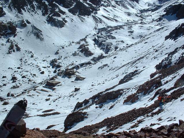 J-2 Le refuge du Toubkal : Dernier déchaussage, le refuge nous tend enfin les bras...