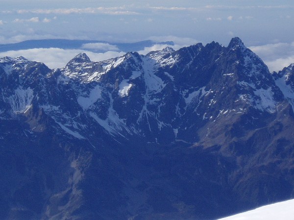 Face E du Gd pic de Belledonne : Qu'ils sont déneigés la face est du Gd pic et le versant est du col de belledonne