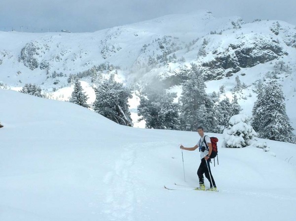 apercu : apercu de l'enneigement, la botte à droite avant les lacs.