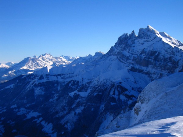 #3 Tête de Bostan : Vue sur la face nord des Dents du Midi depuis le sommet, et au loin les Alpes Vaudoise. Tête de Bostan : Vue sur la face nord des Dents du Midi depuis le sommet, et au loin les Alpes Vaudoise.