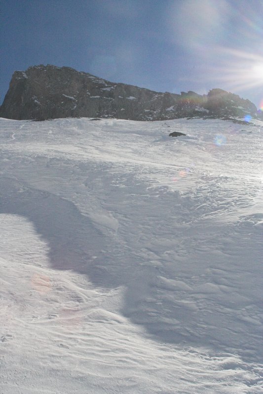 #6 Corniche : En montant vers le col, il y a pas mal de neige, par endroit. Corniche : En montant vers le col, il y a pas mal de neige, par endroit.