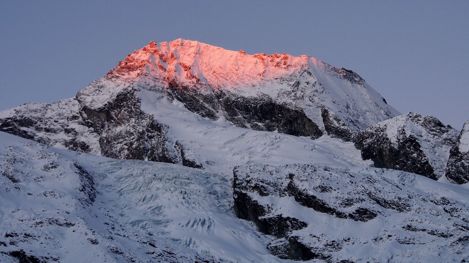 Les premiers rayons du soleil sur le Mont Pourri.