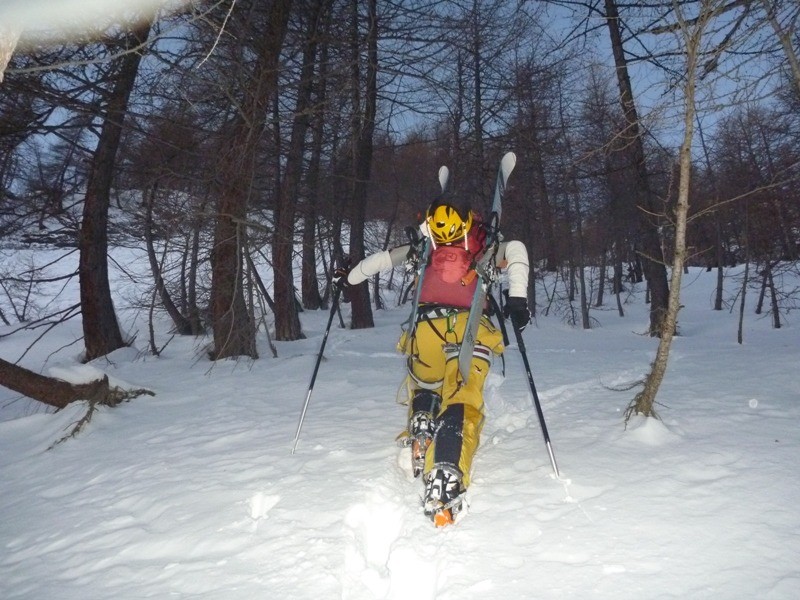 #1 Approche assez horrible... on dirait de la neige, mais on est directement sur les cailloux Approche assez horrible... on dirait de la neige, mais on est directement sur les cailloux