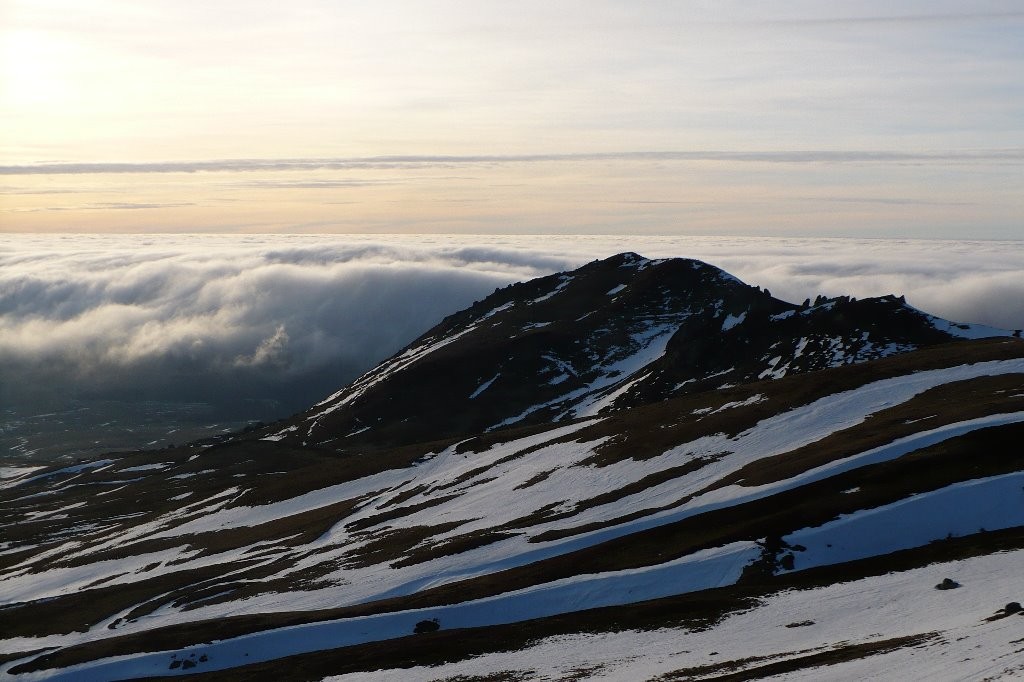 #8 Le Puy Gros bientôt pris par la vague Le Puy Gros bientôt pris par la vague