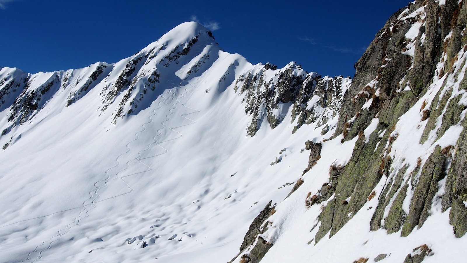 #16 Du couloir, notre premier sommet du jour. Du couloir, notre premier sommet du jour.