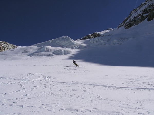 #3 Sous les séracs : Neige cartonnée sur le glacier Sous les séracs : Neige cartonnée sur le glacier