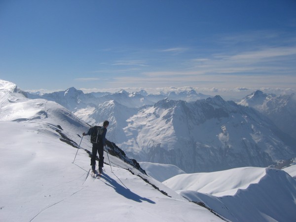 #10 La draye : Jip admire notre Draye de Pétarel de la veille, au lieu de s La draye : Jip admire notre Draye de Pétarel de la veille, au lieu de s'inquiéter de l'itinéraire de descente à venir...