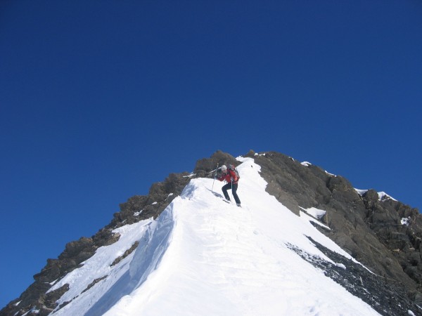 #5 Arête du Montagnon : C Arête du Montagnon : C'est pas encore gagné...A droite de l'arête neige béton douteuse,à gauche transfo mais assez expo!