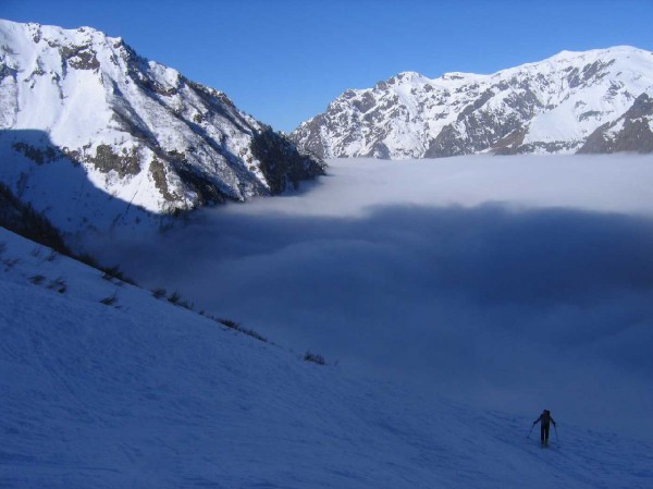 #1 Mer de nuage : Nous sortons des nuages juste à temps, avant de nous tromper sur l Mer de nuage : Nous sortons des nuages juste à temps, avant de nous tromper sur l'itinéraire.
Photo Olivier.