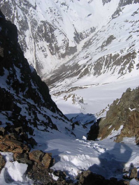 #6 Couloir : Le couloir, puis à droite, les larges pentes en poudreuse sur le haut et en transfo en bas.
Photo Olivier. Couloir : Le couloir, puis à droite, les larges pentes en poudreuse sur le haut et en transfo en bas.
Photo Olivier.