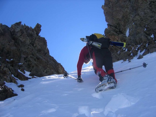 #5 Arrivée à la brèche : PY en finit avec le couloir.
Photo Olivier. Arrivée à la brèche : PY en finit avec le couloir.
Photo Olivier.