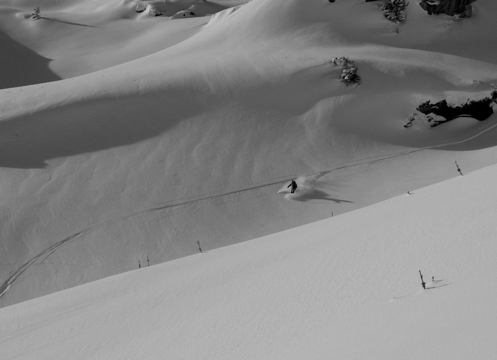 un skieur heureux qui perfectionnait ses yodels  