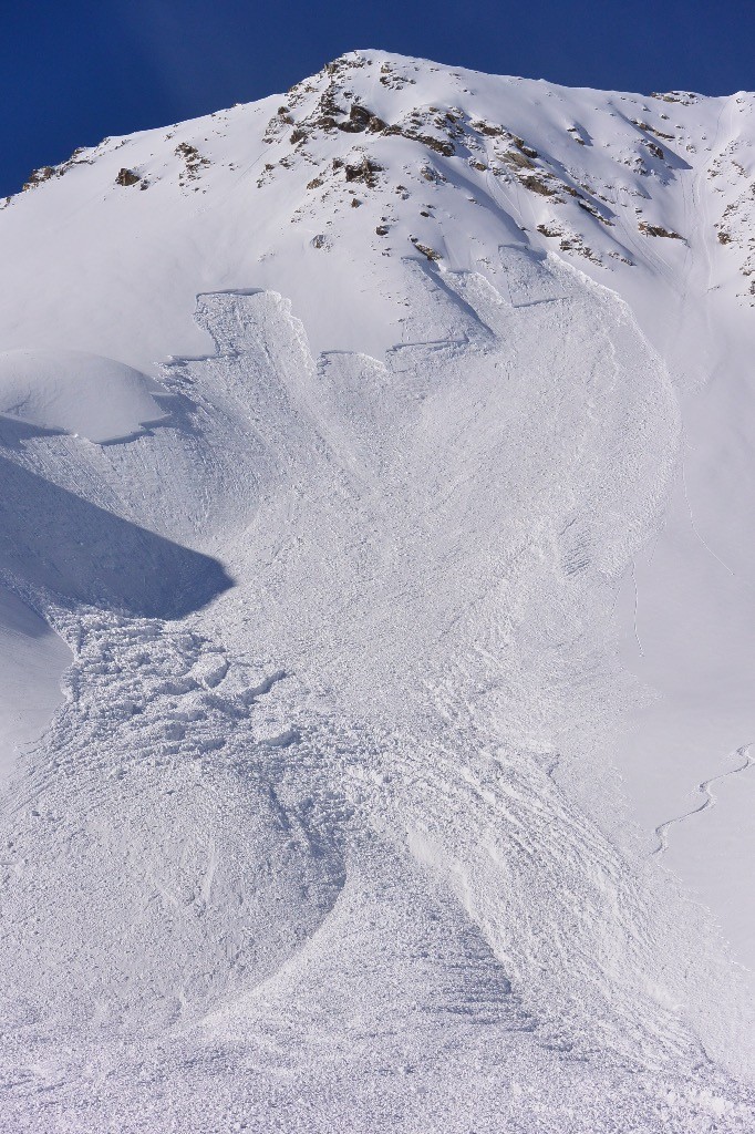 #6 L L'avalanche : le cassure se situe vers 2750m.