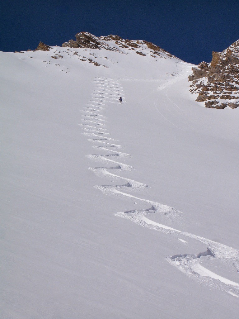 #9 Pentes SE sous le col : gavage. Pentes SE sous le col : gavage.