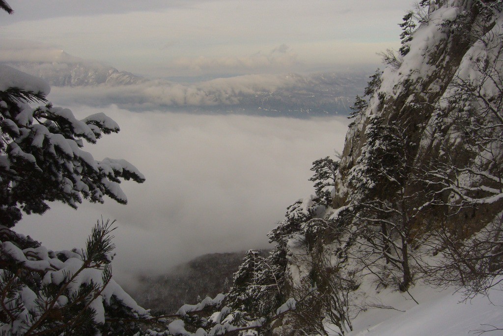 La brume s'étire sur le lac