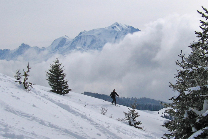 #2 Ramadieu : Descente vers la combe de Ramadieu, avec une furtive apparition du Mt Blanc. Ramadieu : Descente vers la combe de Ramadieu, avec une furtive apparition du Mt Blanc.