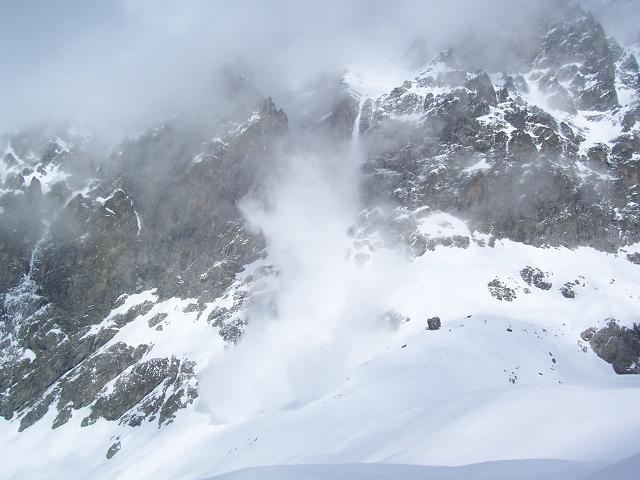 #6 Avalanche : Coulée de fonte..heureusement on est loin! Avalanche : Coulée de fonte..heureusement on est loin!
