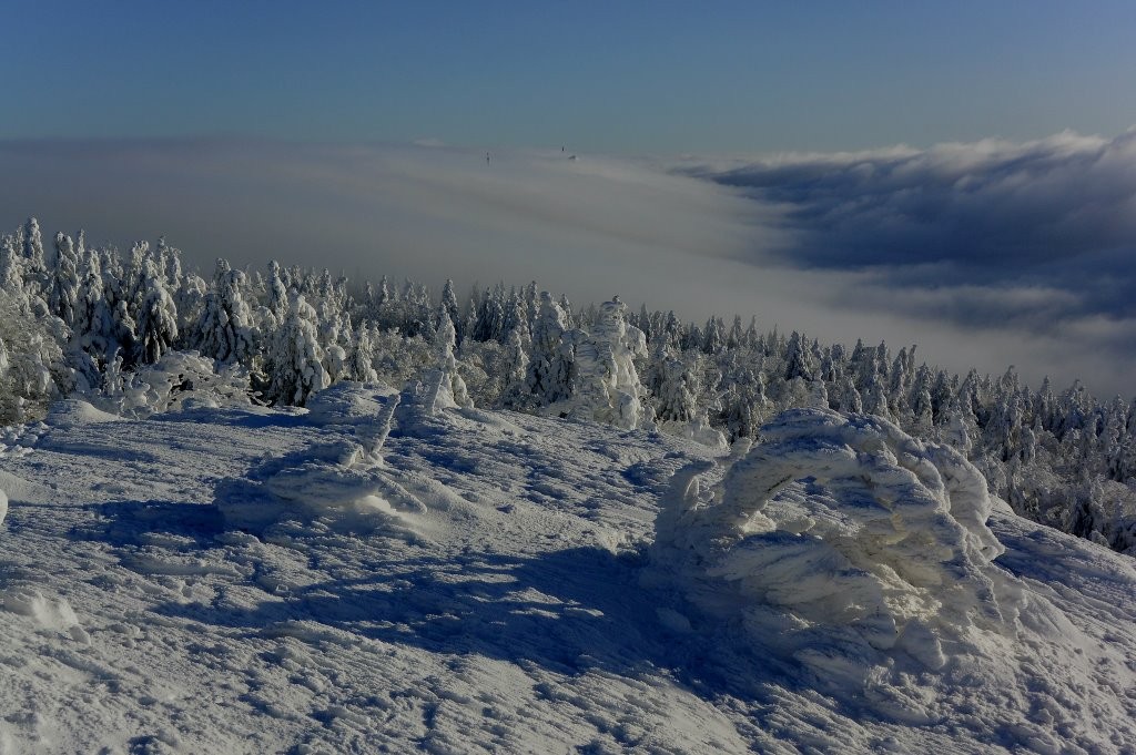 #5 Les nuages qui se déversant sous les crêtes sommitales Les nuages qui se déversant sous les crêtes sommitales
