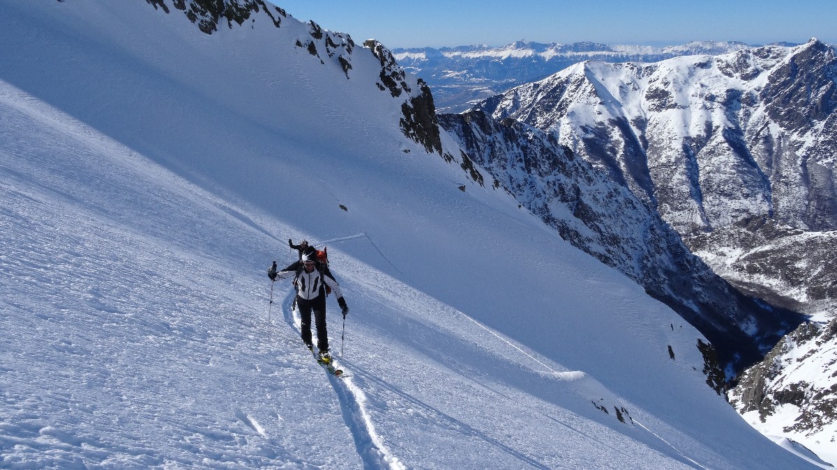 montée sur fond de Vercors