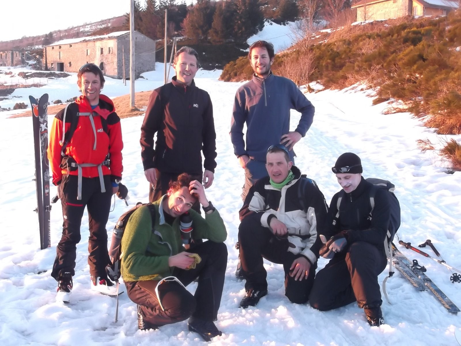 #1 L L'équipe presque au complet à l'arrivée (Georges prend la photo)