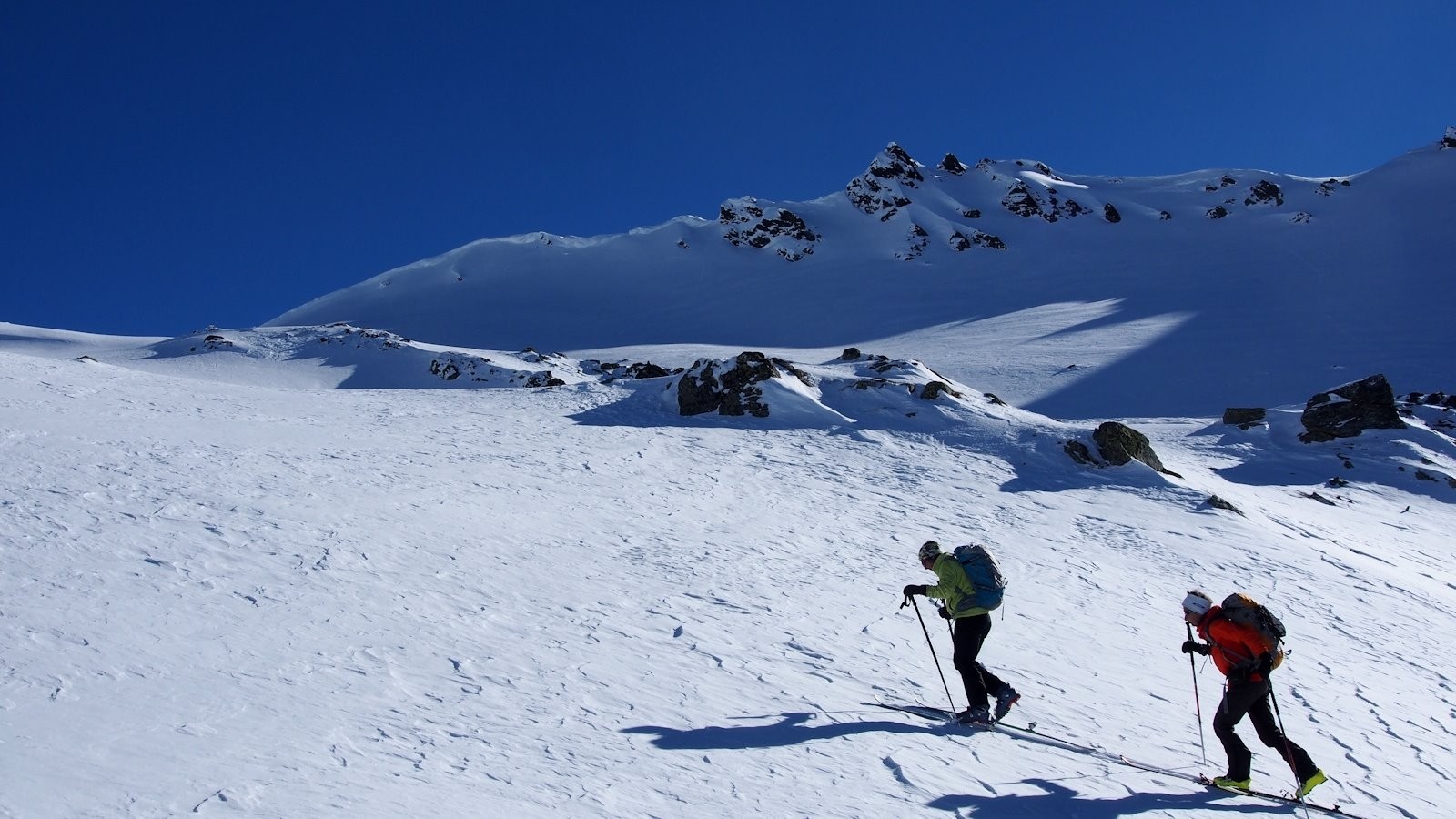 Soleil aux abords du Col du Mont, au terme d'une glaciale première montée.