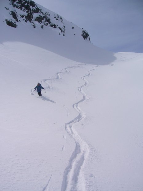 Descente vallon NNW : Très bonne neige et solitude... un bon mélange! Les Ouriens n'aiment en général pas partager la neige...