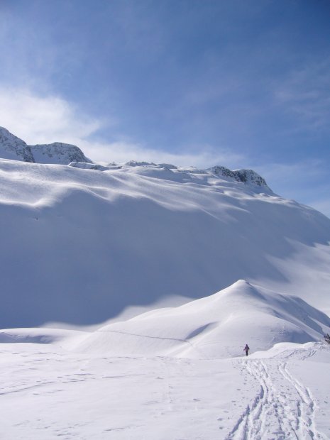 #5 Face NW et sommet : Peu après nous voyons un petit groupe descendre dans la face : allez on y monte! Face NW et sommet : Peu après nous voyons un petit groupe descendre dans la face : allez on y monte!