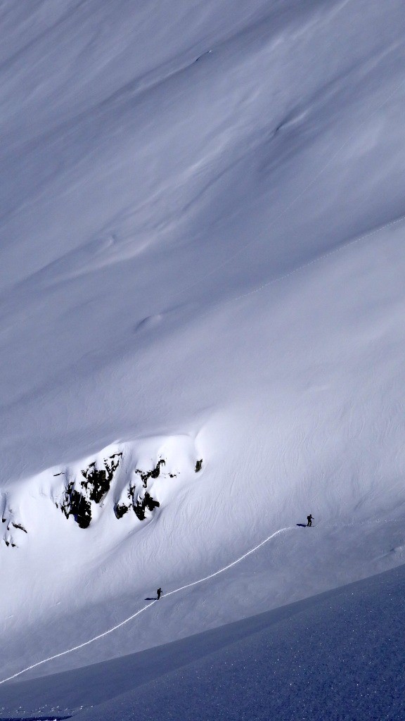 Deux qui tracent vers le col d'Arguille